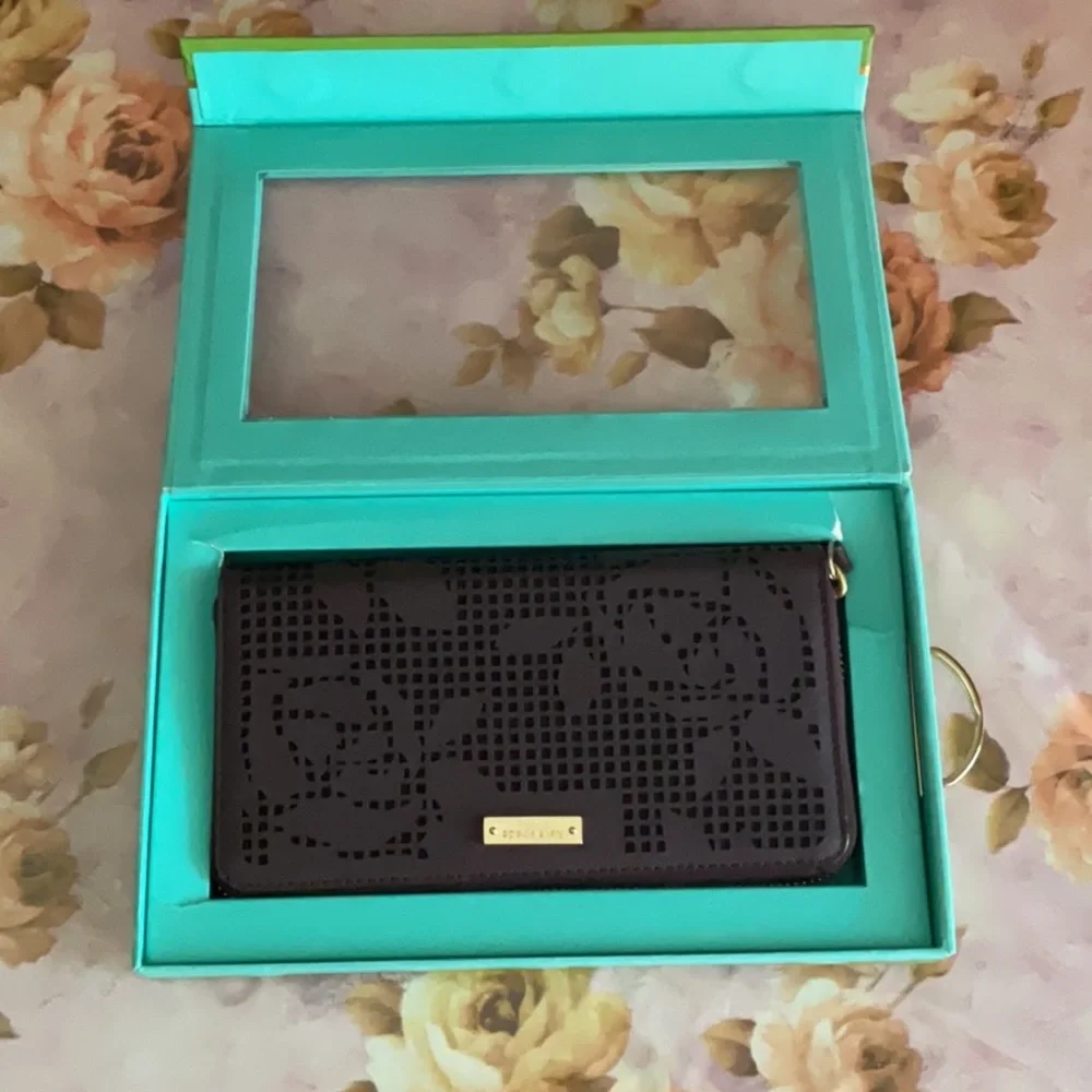 Kate Spade Perforated Wallet ♠️ - Picture 2 of 11